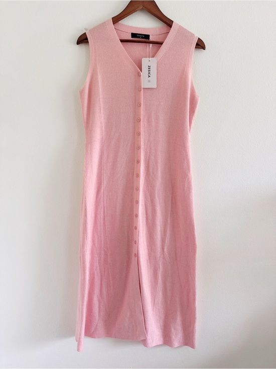 Zesica Dresses & Skirts - Zesica Pink Sleeveless Button-Front Knit Dress medium NWT
